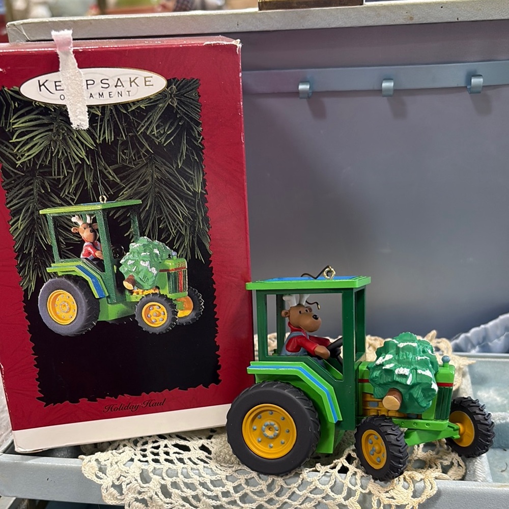 1996 Holiday Haul
1996 HALLMARK KEEPSAKE ORNAMENT
A11